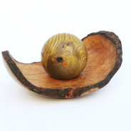 Naturrandschale mit Essigbaumkugel
